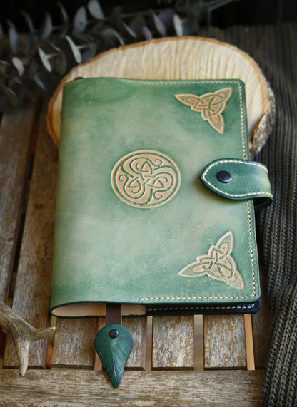 Handmade book cover with Celtic knot - notebook A5 leather - travel diary leather - book cover leather - A5 pad